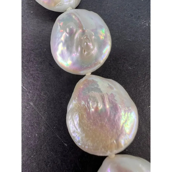 Cultured freshwater coin pearl necklace with sterling silver clasp and extension - Picture 3 of 11